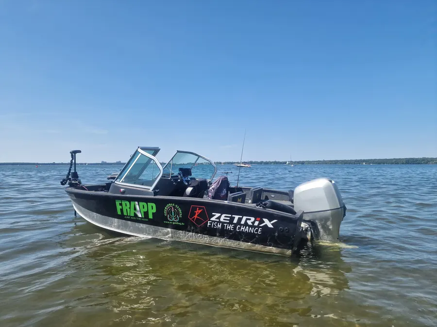 Das Guidingboot von OderSpree-Guiding mit Bugmotor