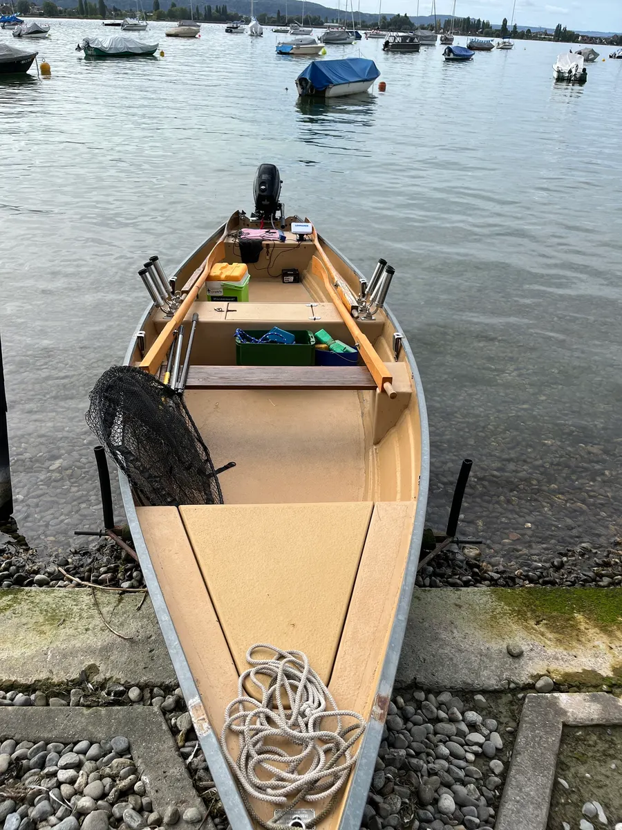 Das Beck-Boot mit Platz für vier Personen am Ufer