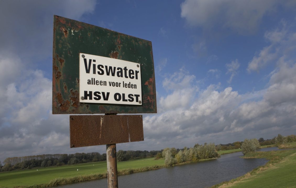 Bei diesem Schild ist das Angeln in Holland untersagt